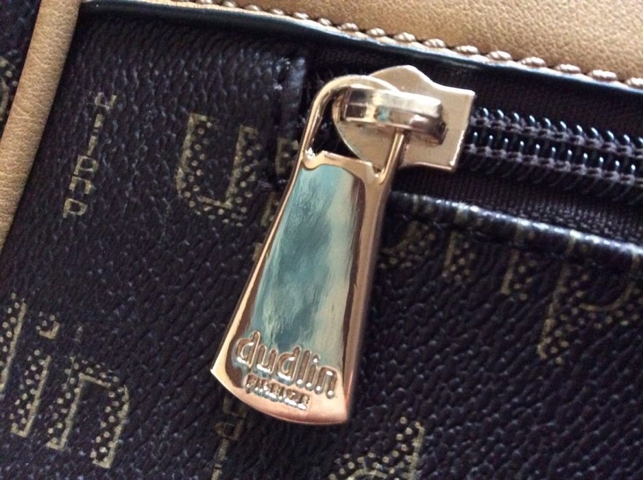 Torebka zakupiona we włoskim butiku, na: prezent, listonoszka, nowa