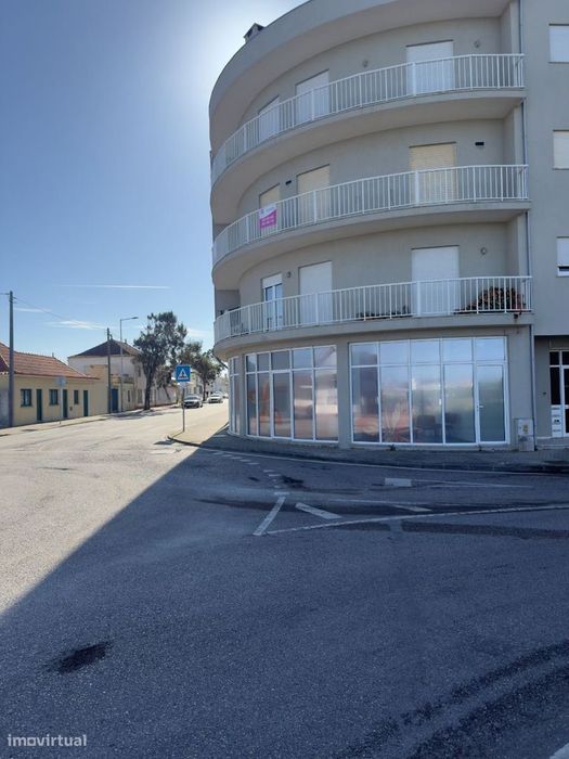 Apartamento T2 com arrumo varanda e vistas de ria. A 2 minutos da p...
