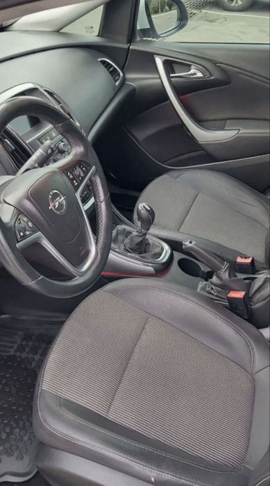Opel Astra j 2013  1,7 Cosmo