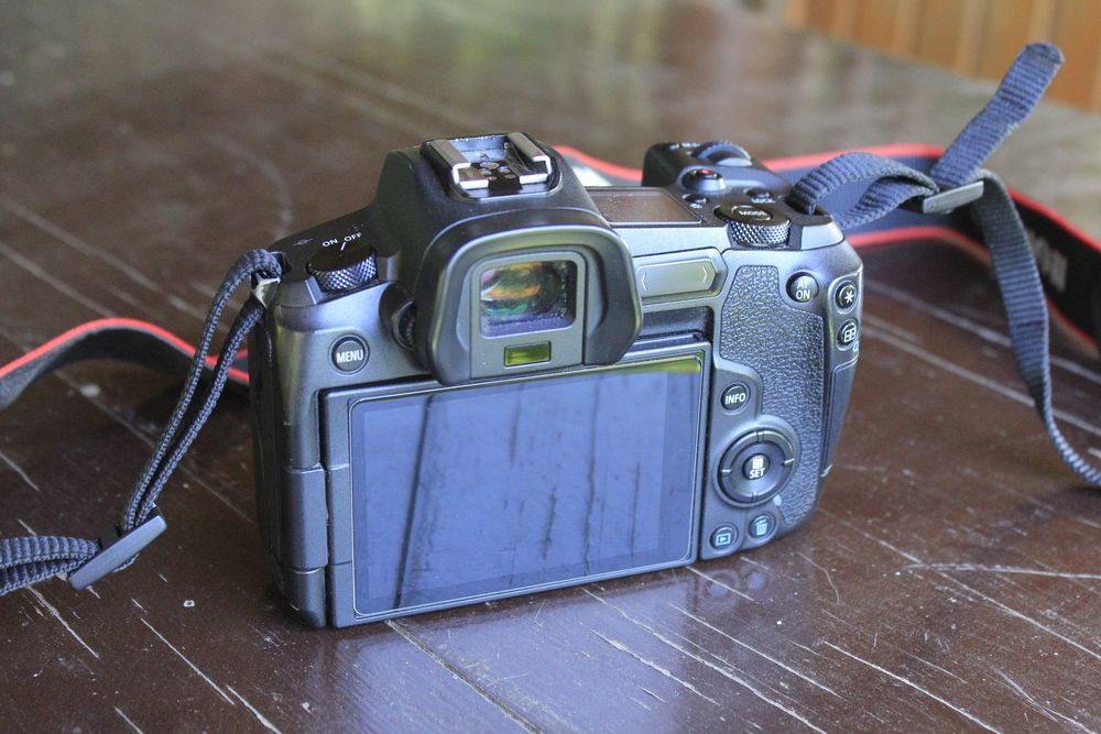 Продам Canon eos R