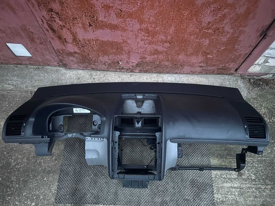 Торпедо панель приборів торпеда Volkswagen Touran 2003-2010р.