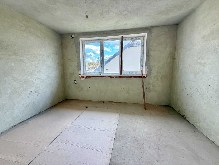 Просторий будинок 317 м² з ділянкою 12 соток у Дашаві