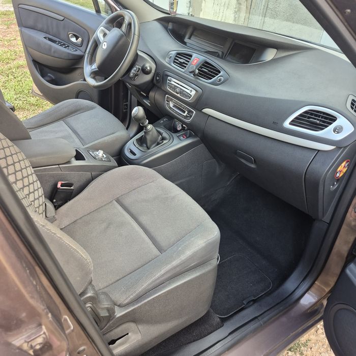 Продам Renault Scenic 2010
