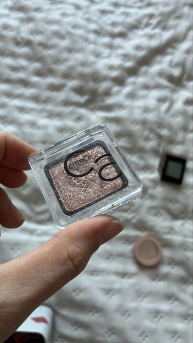 Cienie brokatowe blyszczace catrice nyx