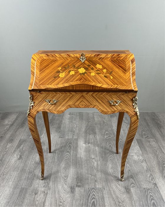 Антикварний секретер в стилі Людовіка XV