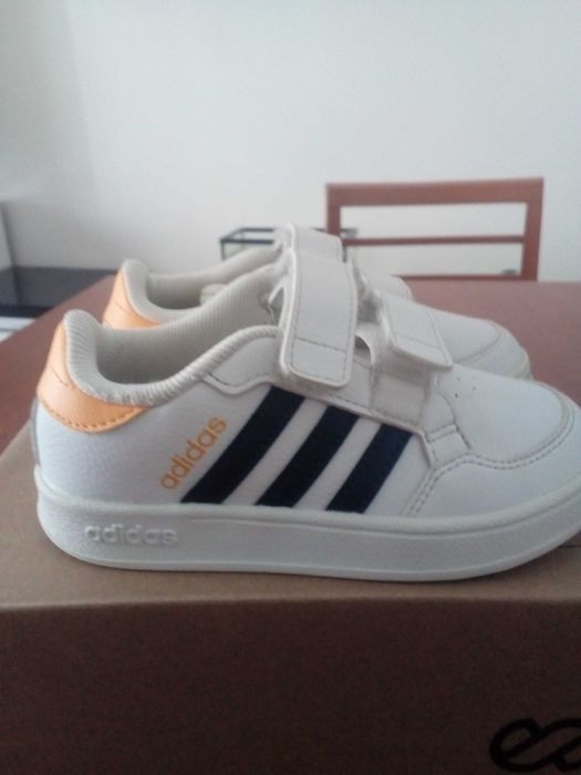Tênis de marca Adidas de Crianca