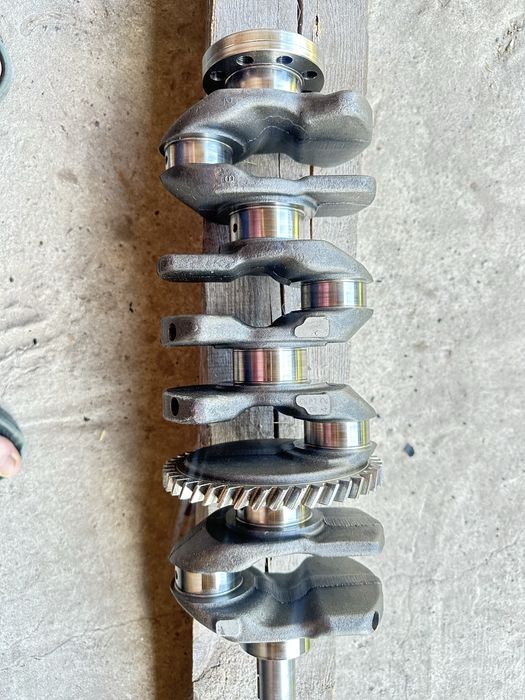 Колінвал двигуна тойота