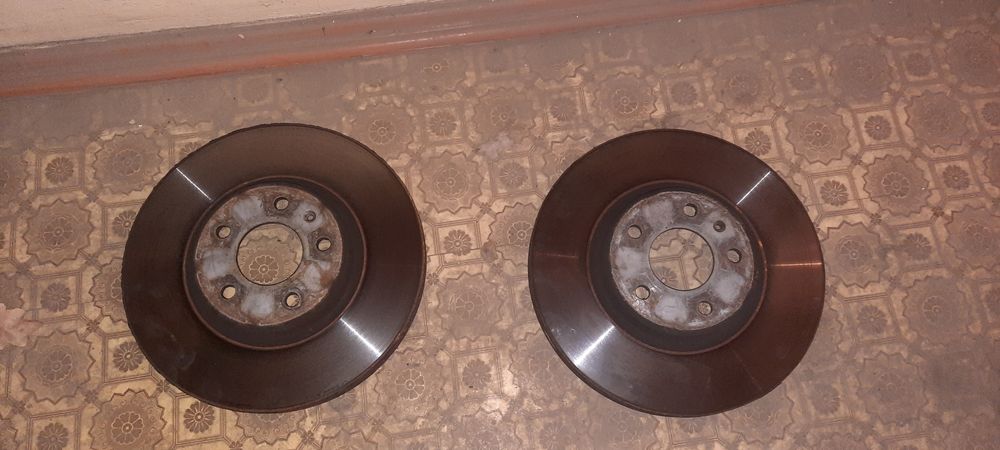 Тормозные диски  audi Q5 2013