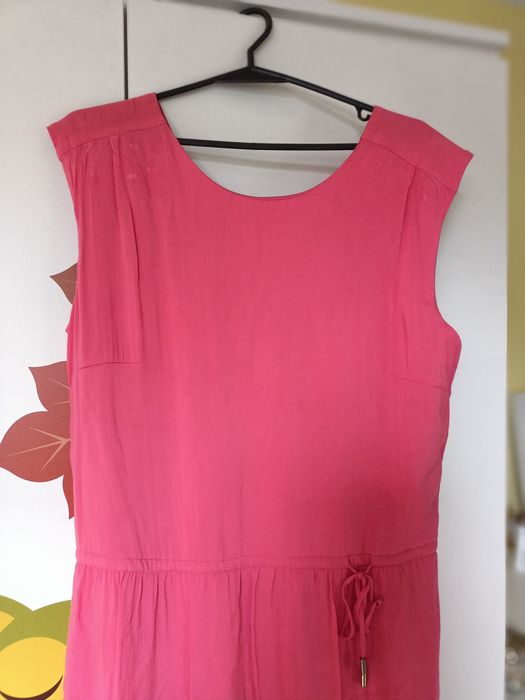 Koralowa sukienka