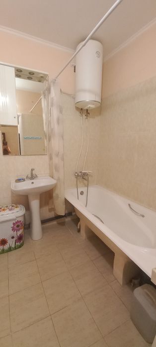 Сдам  3х ком кв  возле Дарницк рынка,убежище в доме ,6 эт бойлер