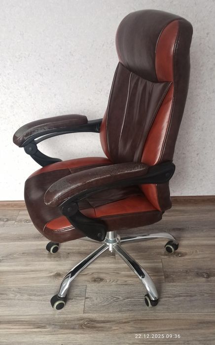 Крісло для комп'ютера.