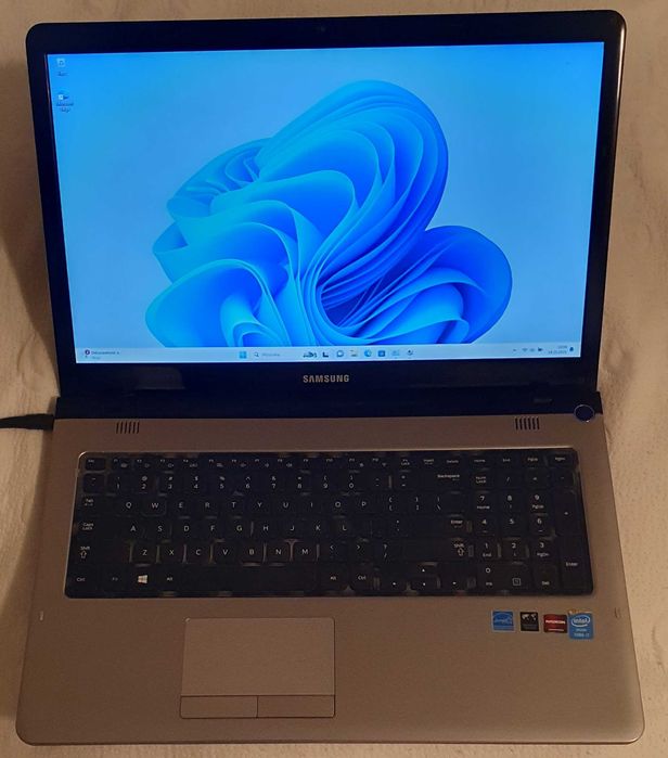 Samsung 17,3" i7 NP350E7C ,GR, 2GB/8GB/NOWY-SSD 128GB + 1TB Win 11