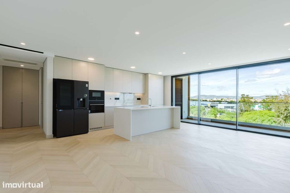 Penthouse T3 Faro, equipado e mobilado