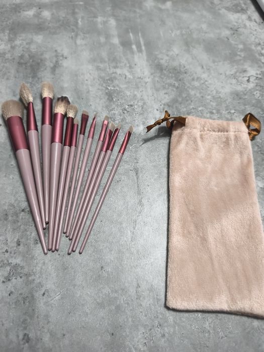 Makeup Brushes472408314683729920