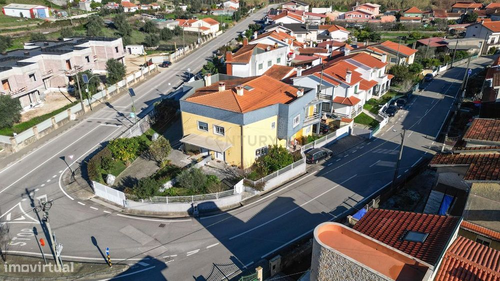 Moradia T4 com sótão versátil e excelentes acessos – uma oportunidade