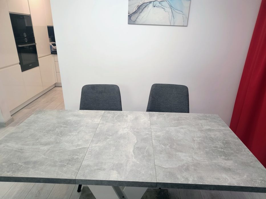 Nowoczesny stół rozkładany