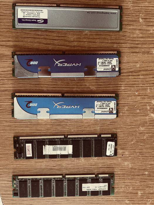 Vendo conjunto memorias DDR, DDR 2 , DDR3, CPU Intel, placa Asus WiFi Pci-e ainda placa de satelite Skytar 2 para sacar ficheiros de satelite e ver Tv