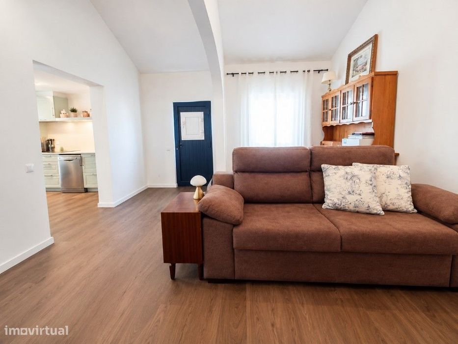 Moradia T2 Totalmente Remodelada com Terreno e Poço em Vale do Pereiro