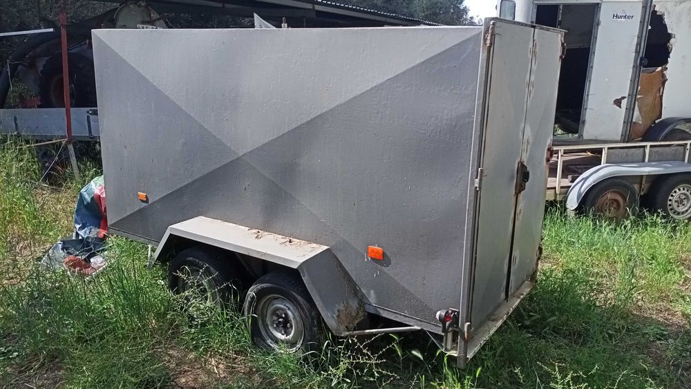 atrelados de carga,atrelados de cavalos e de transporte de carros