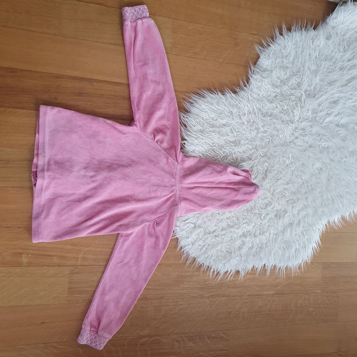 Różowa bluza z kapturem