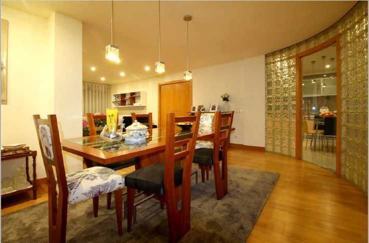 Conjunto sala de refeições como novo