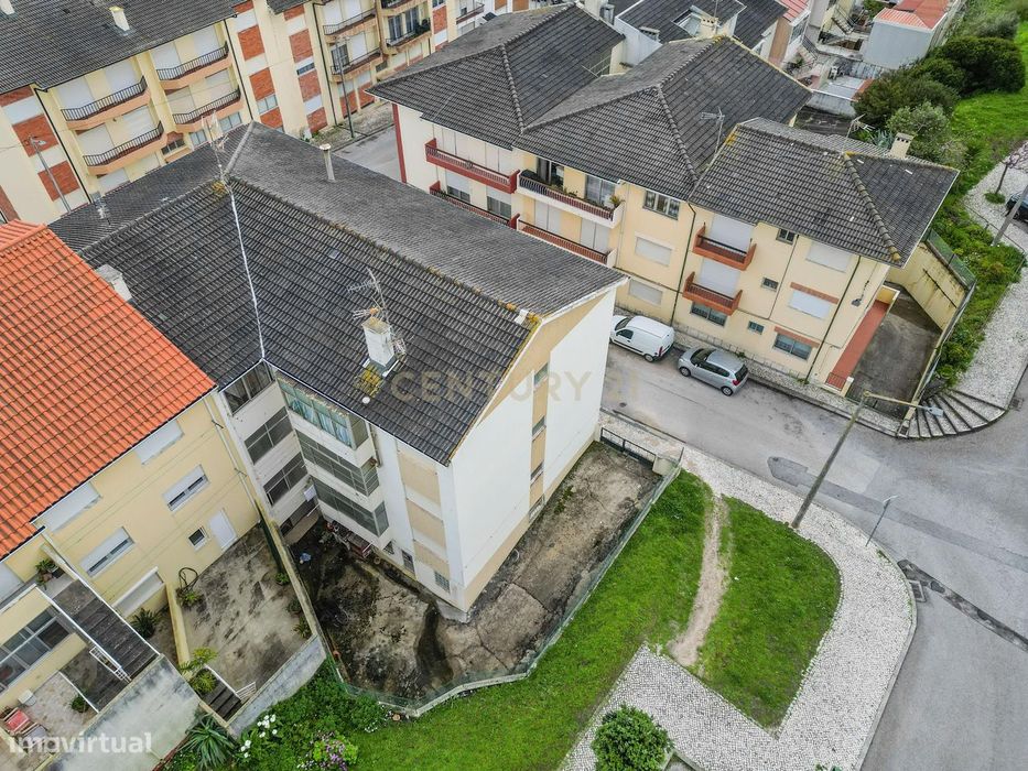 Garagem com 98,5 m² em Buarcos – Espaço Independente e Privativo