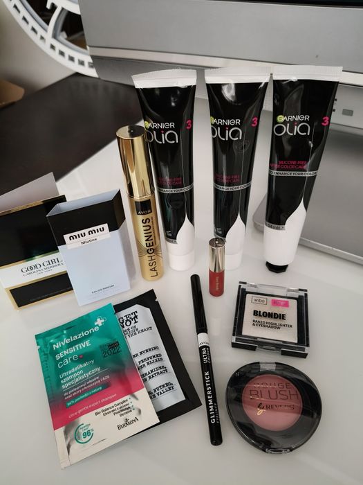 Zestaw kosmetyków Avon, Wibo