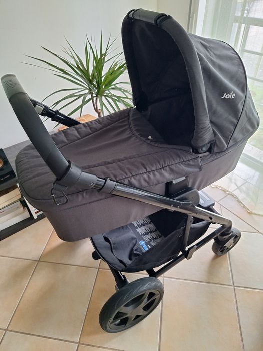 Carrinho Joie Chrome com Alcofa, ambos como novos
