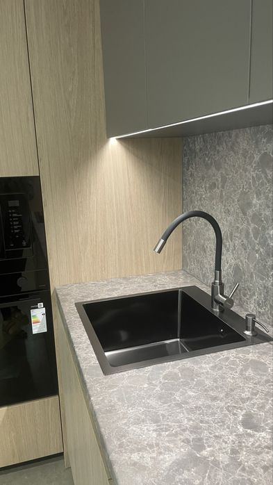 Продаж 1 кімнатної квартири з дизайнерським ремонтом + комірка в подарунок!