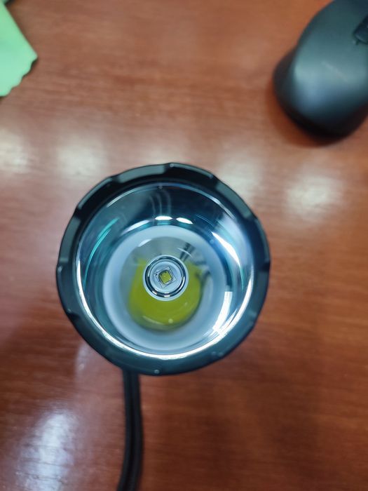 Тактический фонарь convoy c8+ sst40
