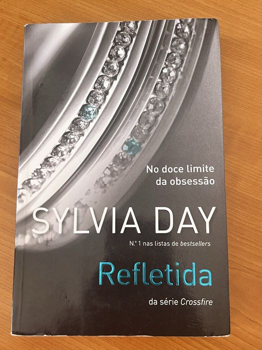 Livro “Refletida” de Sylvia Day