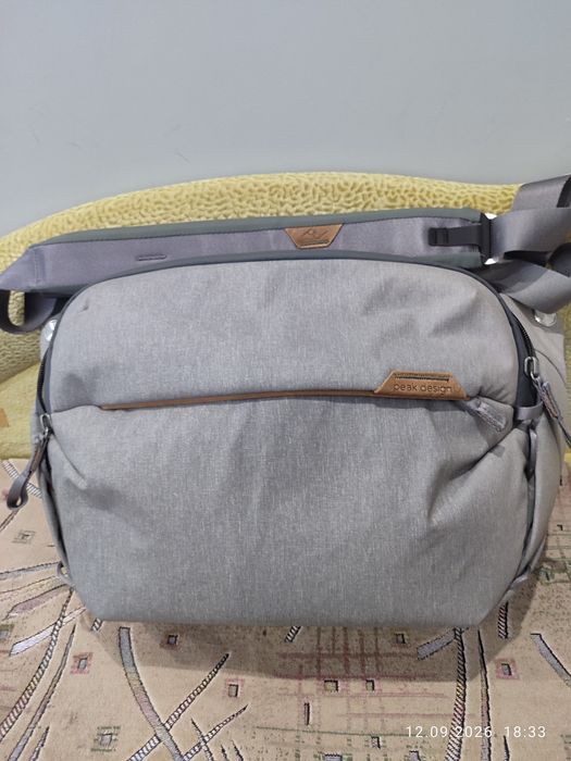 Peak Design Everyday Sling 10L V2 Ash BEDS-10-AS-2 — фотосумка / міська сумка / сумка для техніки