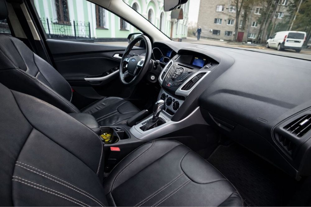 Ford Focus SE  2014 модельний рік