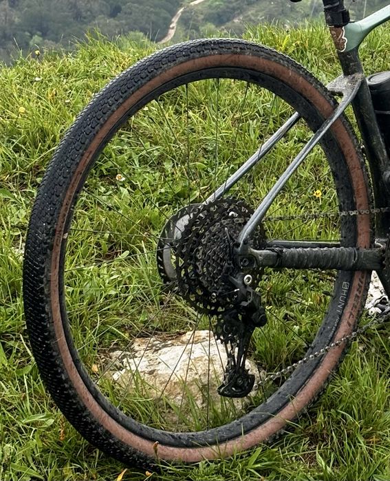 2 pneus usados de Gravel da Pirelli  Cinturato™ H Classic TechWALL 127 TPI SpeedGRIP Tubeless 700 x 50