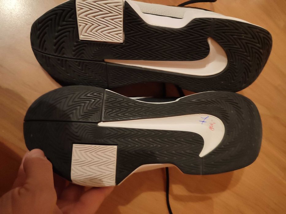 Nike tennis tanio Air Zoom Gp Challenge Pro 44 280 mm