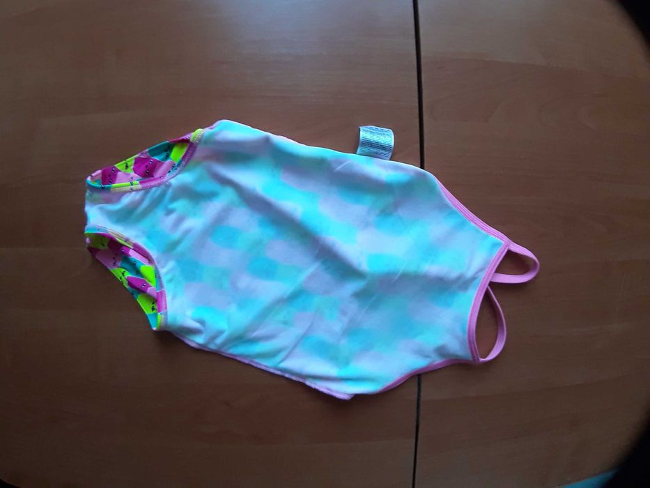 Яскравий купальник для дівчинки на зріст 122-128см.