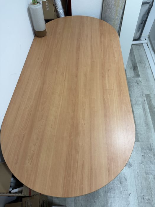 Mesa de escritorio oval