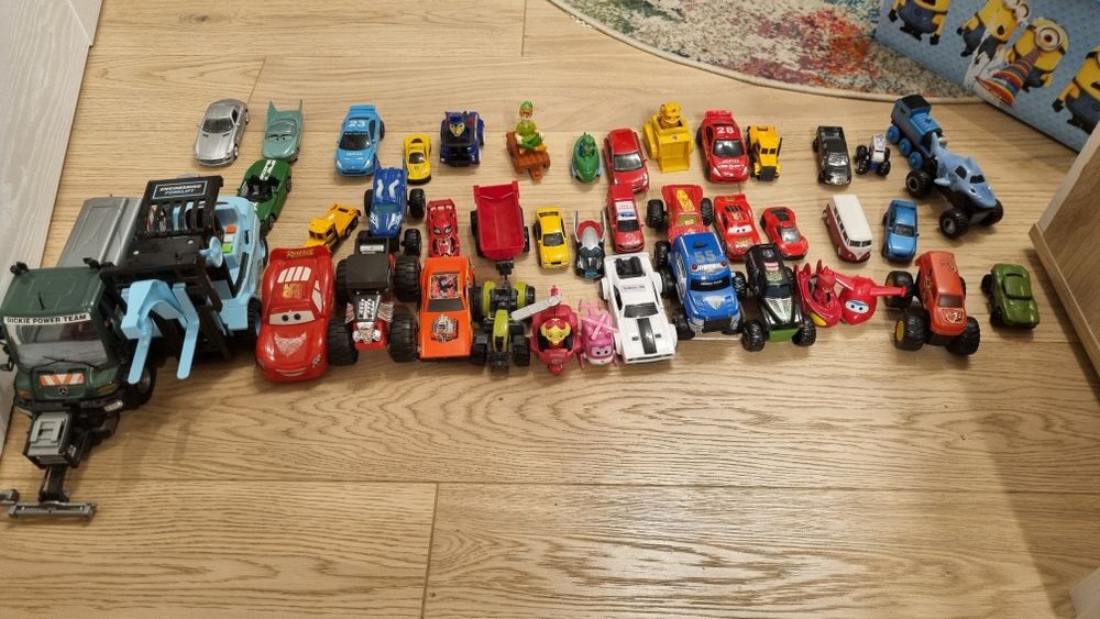 Zestaw różnych aut