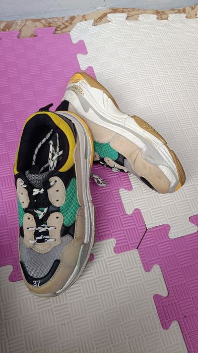 Кросівки 37 жіночі