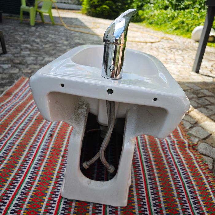 Bidé com torneira, marca INDUSA