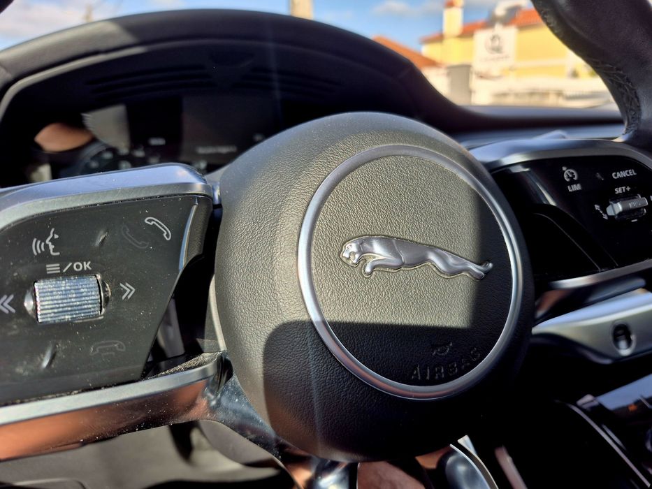Jaguar I-PACE SE EV400 AWD | 400 cv | 70.000 km | Teto Panorâmico | Meridian