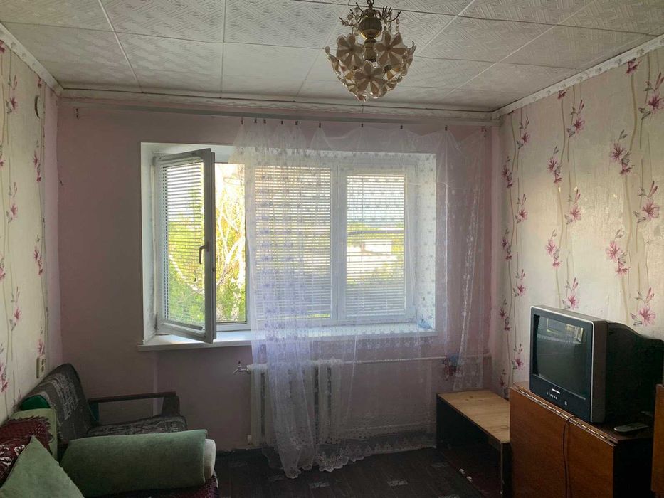 Продам 1-кімнатну гостинку, 10 хв. від м. Індустріальна (Пролетарська)