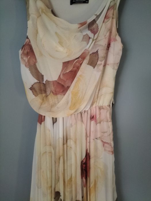 Piękna długa sukienka elegancka