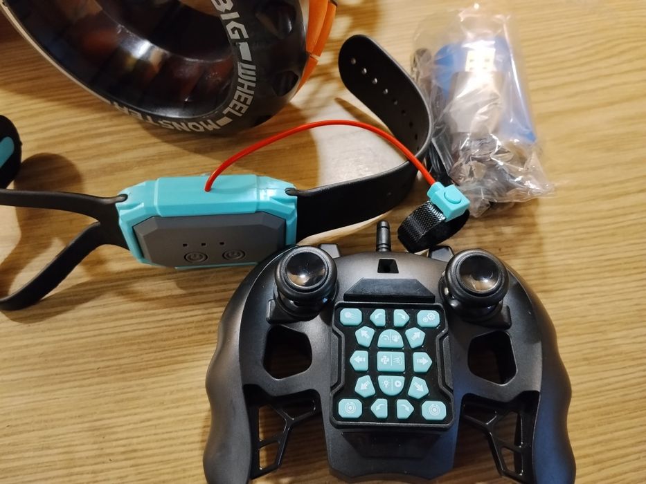 Вездеход twist аккумул. на пульте (2 пульта) радиоупр металл свет звук