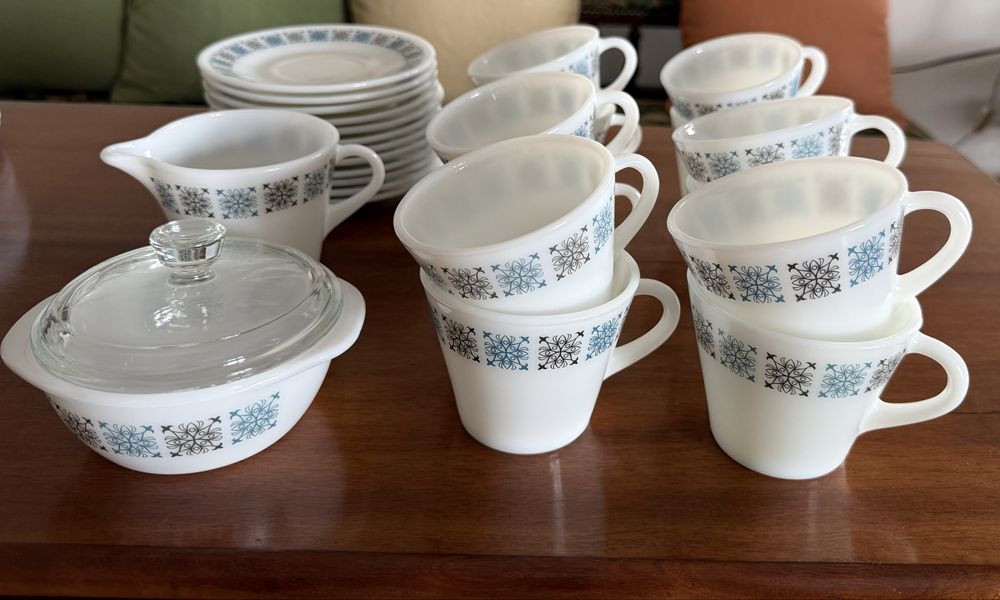 Serviço de chá  e de taças vintage, JAJ Pyrex, para 12 pessoas