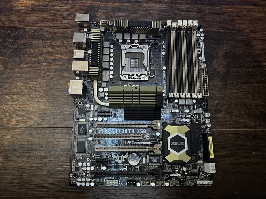 Как новая! Материнская плата ASUS SABERTOOTH X58 1366 сокет Гарантия!