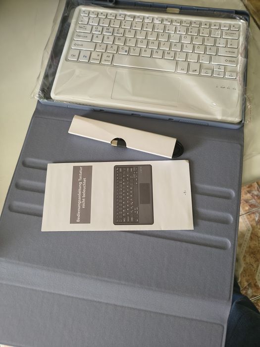 Etui z klawiaturą Bluetooth,