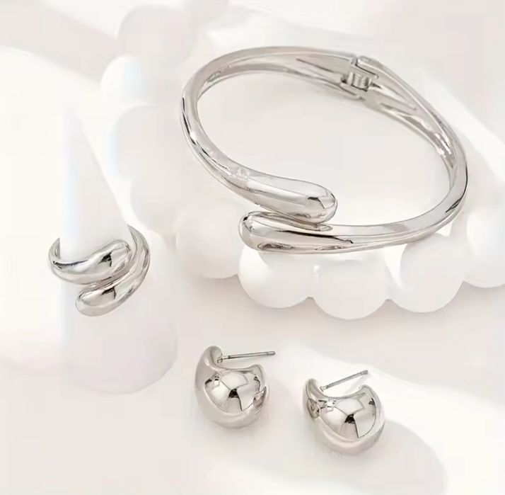 Pulseria, brincos e anel, conjunto de jóias, muito bonitos