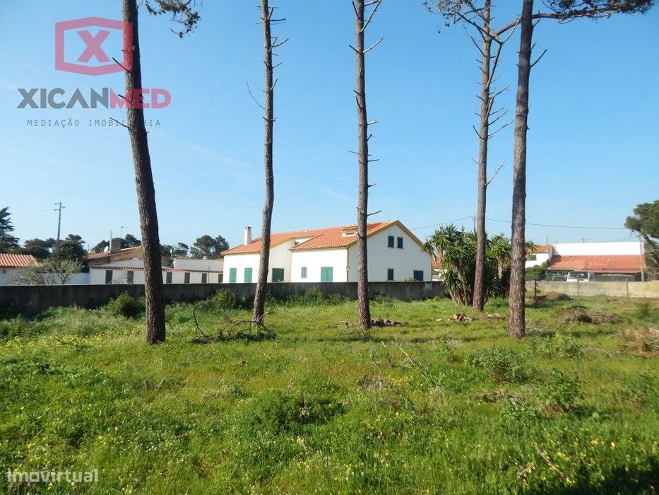 Moradia T4
Moradia Exclusiva com Piscina e Jardim a 15min a pé da ...