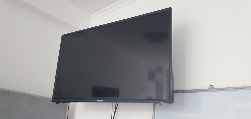 Led телевізори Manta (40 дюймов) та DYON (50 дюймов)